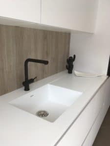 évier Corian® incrusté avec égouttoir en pente